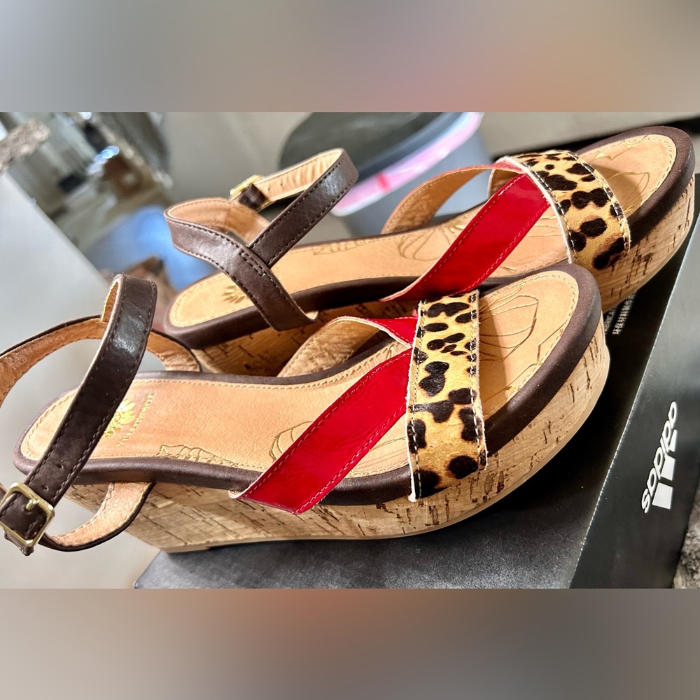 Yellow Box size 6 almost new cork heel shoes. Very pretty shoes.